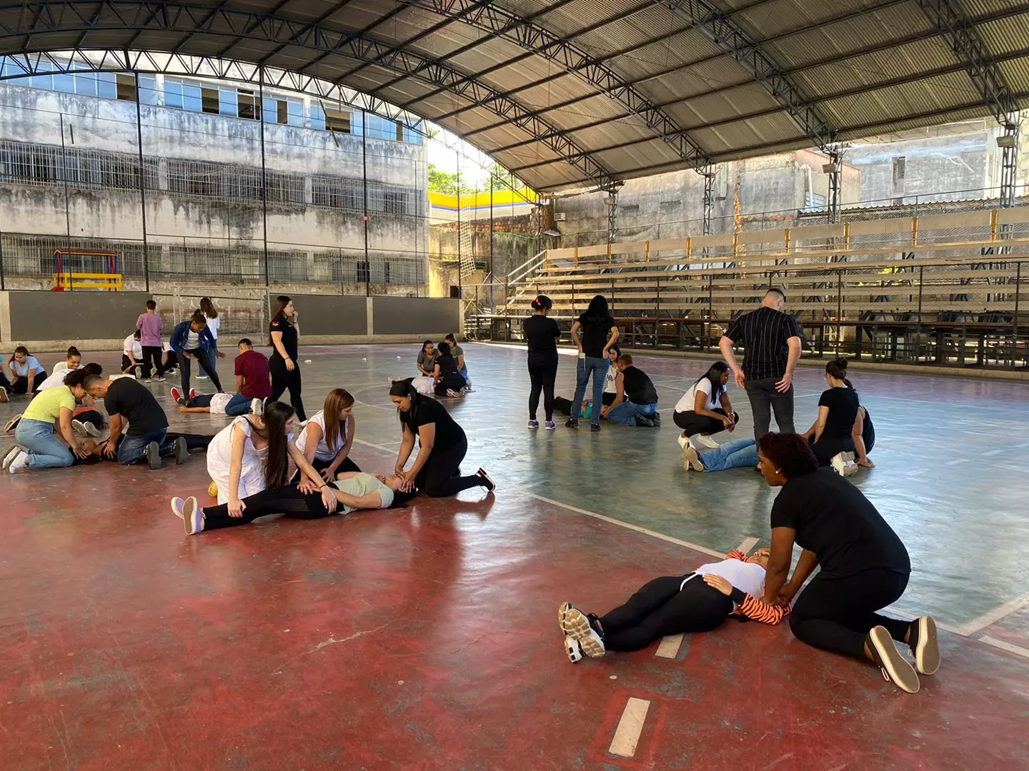 Alunos de enfermagem participam do curso de urgência e emergência em Santos Dumont